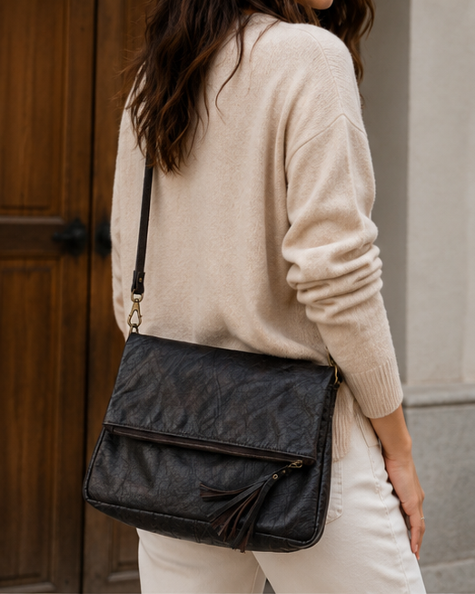 Bolso tipo clutch plegable en efecto piel envejecida