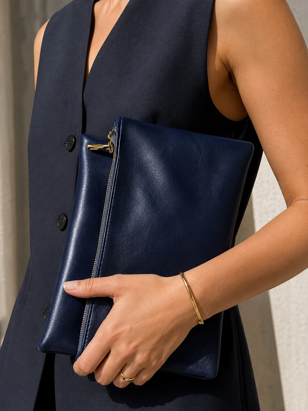 Bolso clutch efecto piel metalizada