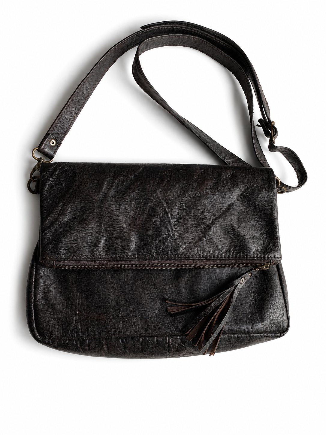 Bolso tipo clutch plegable en efecto piel envejecida