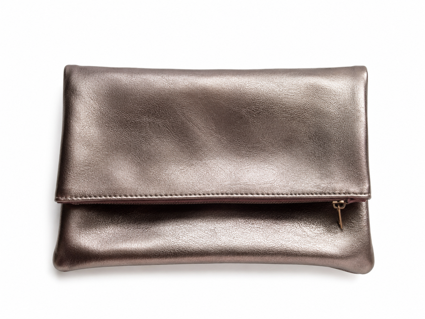 Bolso clutch efecto piel metalizada